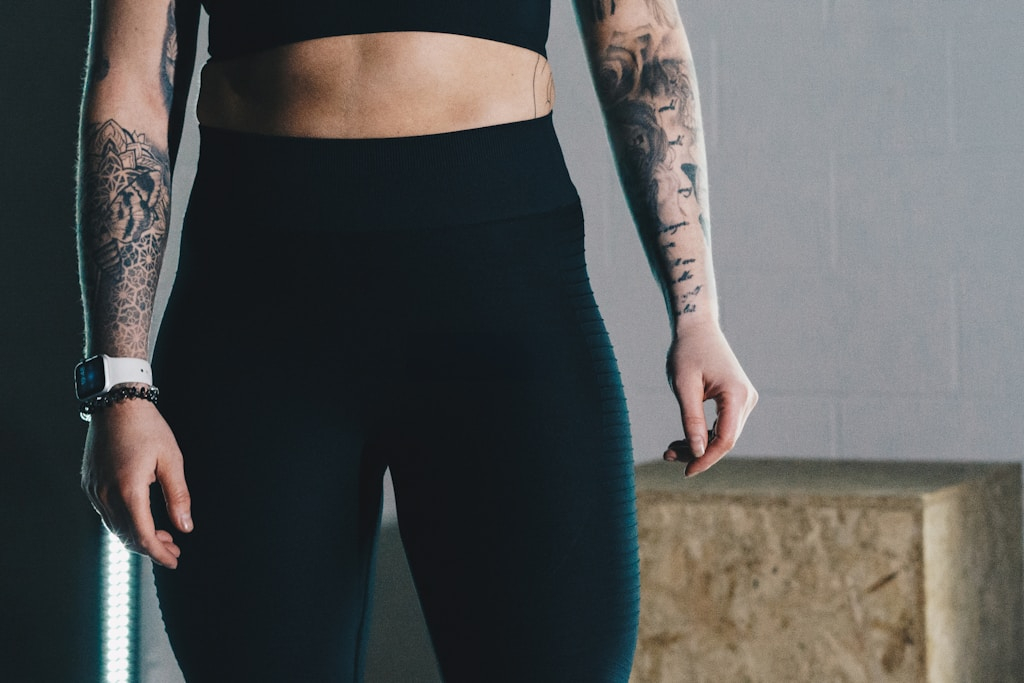 Legginsy damskie z wysokim stanem – dopasowanie, komfort i pomysły na stylizacje